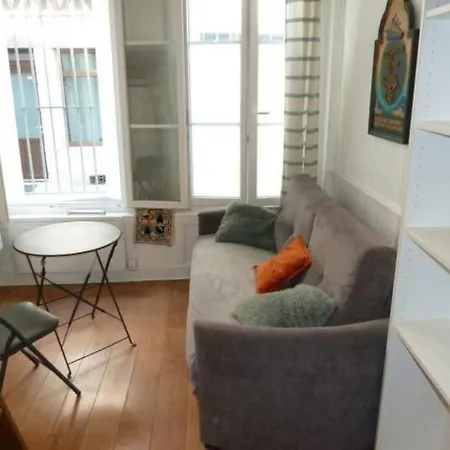 Charmant Studio Centre *
